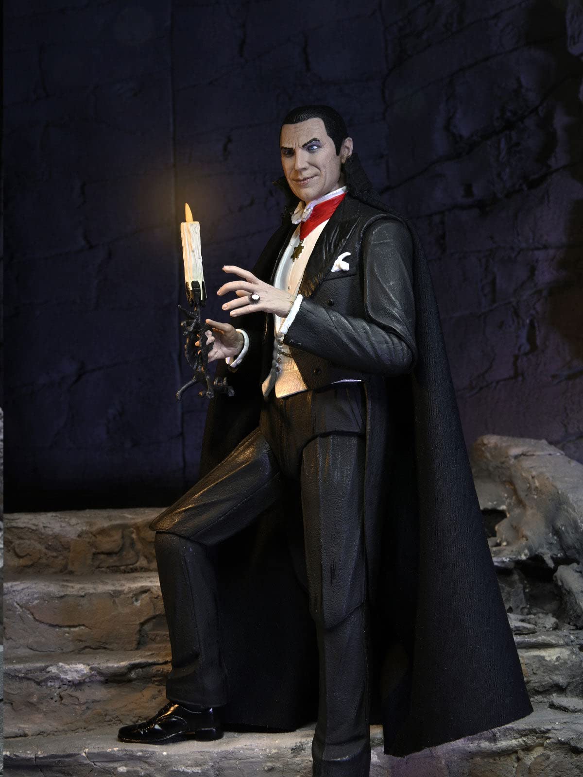 NECA - Universal Monsters Ultimate Dracula (Transylvania) 7-Inch Scale Action Figure - Image 4